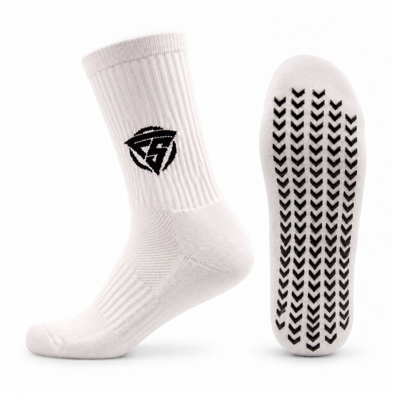 Freeplay Grip Socks Strømper LIGA V24 i Hvid - Str. 39-45 Disse Grip Socks LIGA V24 vil forbedre din hastighed samt maksimere din præstation når du skifter retning. Den skridsikre belægning på strømpen, giver dig mulighed for at udføre skarpe bevægelser uden at glide i skoen. Det åndbare materiale sikrer komfort under hele din træning eller kamp. Disse Grip Socks er fremstillet af holdbart bomulds materiale, der giver en ultra blød og behagelig fornemmelse under brug. Vask strømperne med vrangen ud og ved maks.30 grader. Brug så lav hastighed som muligt på centrifugen. Hæng sokkerne til tørre og INGEN tumbler. MAKSIMALT KOMFORT. Forbedre din sprint hastighed, boldkontrol og teknik til det maksimale. Undgå, at dine fødder glider i dit fodtøj. Reducer risikoen for ankel, knæ og hofteskader på grund af øget stabilitet. Sig farvel til vabler én gang for alle. Indeholder et par strømper som passer til alle fødder i størrelser fra 39 til 45 i en strømpe.