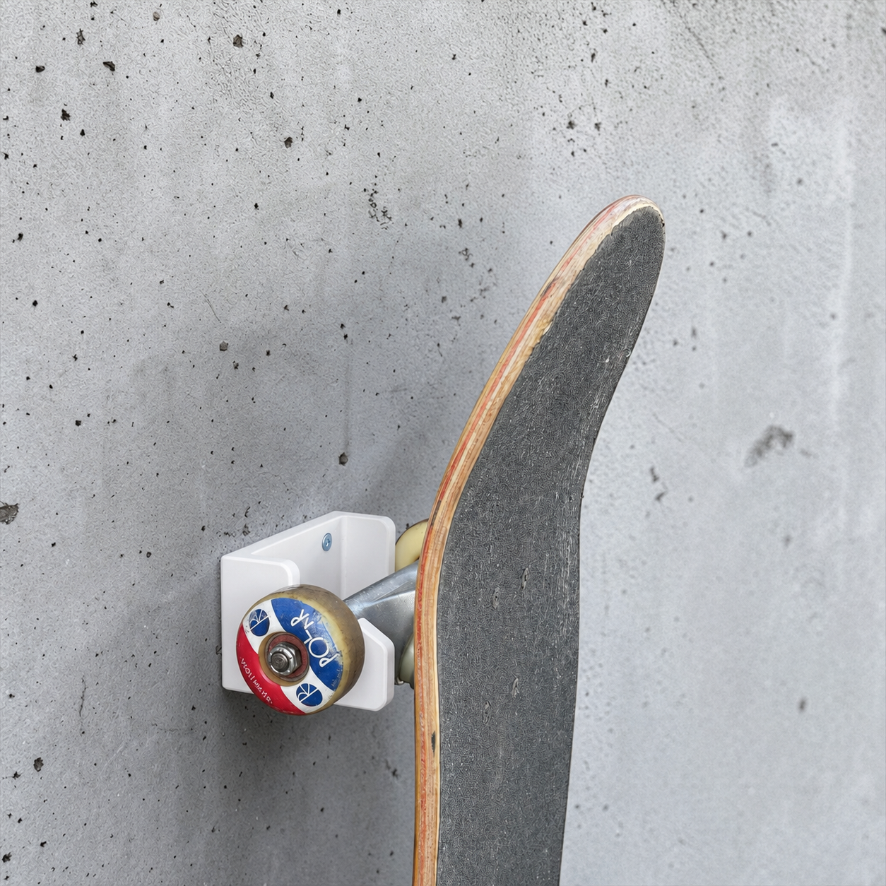 1 Skateboard ophæng til væggen i hvid