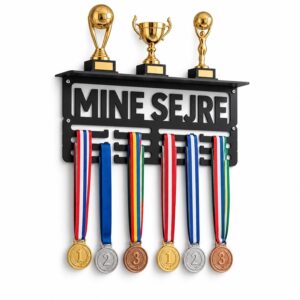 Medaljeholder i stål med hylde til pokaler - Mine Sejre